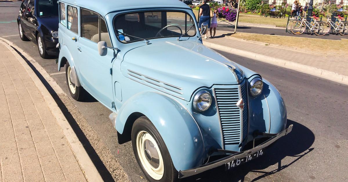 Renault Juvaquatre Dauphinoise, Une Voiture De Collection Proposée Par ...