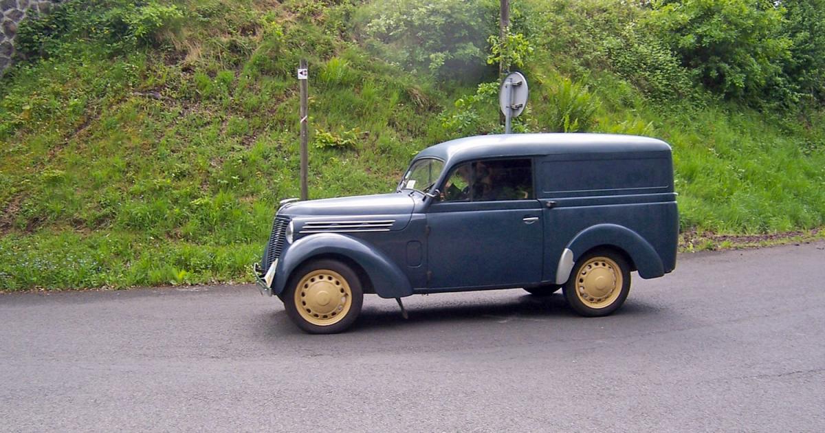 Renault Juvaquatre Fourgonnette 300 Kg Une Voiture De Collection Proposee Par Damien L