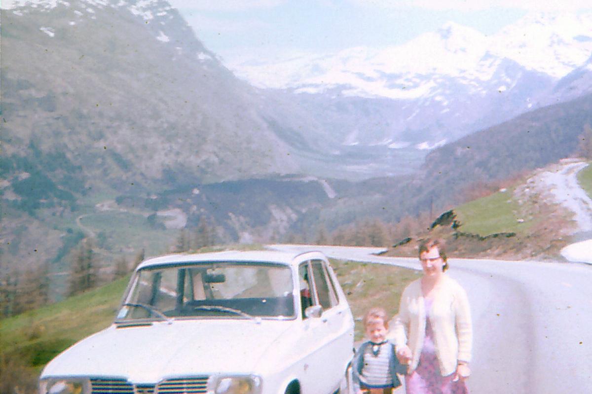 Renault 16 de famille à la montagne, une voiture de collection proposée par  Sylvie C.